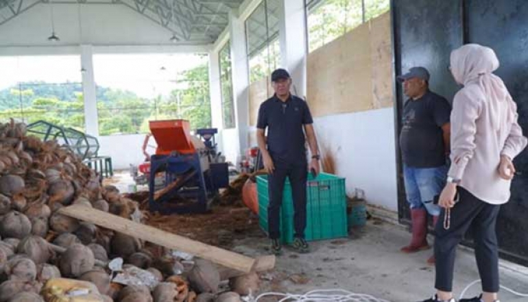 Tidore Islands Government Promotes Local Coconut Oil Industry