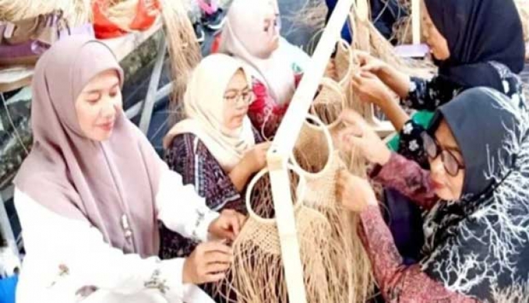 Upcycled Handicrafts from Tegalmaja Village Reach International Markets
