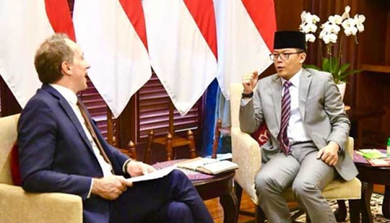 Indonesian Foreign Minister and French Ambassador Discuss Defense and Digital Economy
