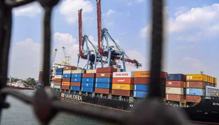 Imports Grow 5.8% in February 2025
