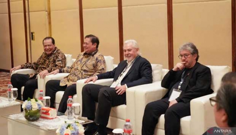 Airlangga: Retail Entrepreneurs Optimistic That Indonesia's Economy Can Grow by 8%