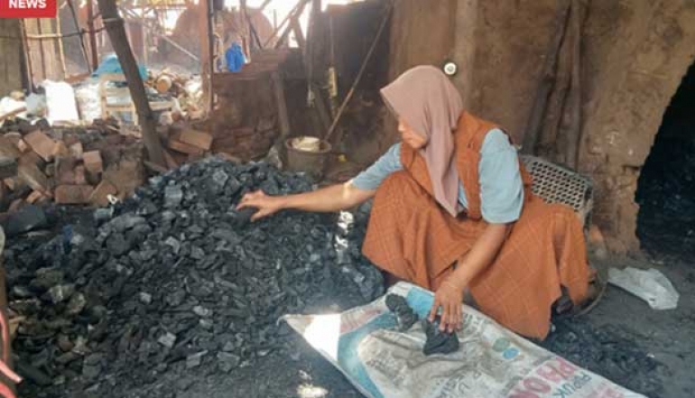 Charcoal Production in Jombang: An Eco-Friendly Solution and Creative Economic Opportunity