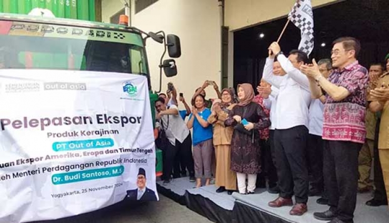 Trade Minister Dispatches IDR 2 Billion Craft Exports to Global Markets