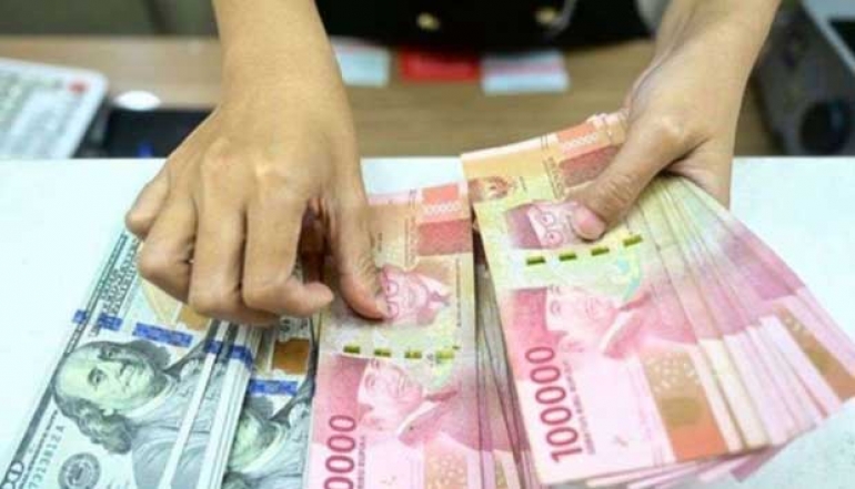 Trump Delays Import Tariffs, Rupiah Rises by 97 Points